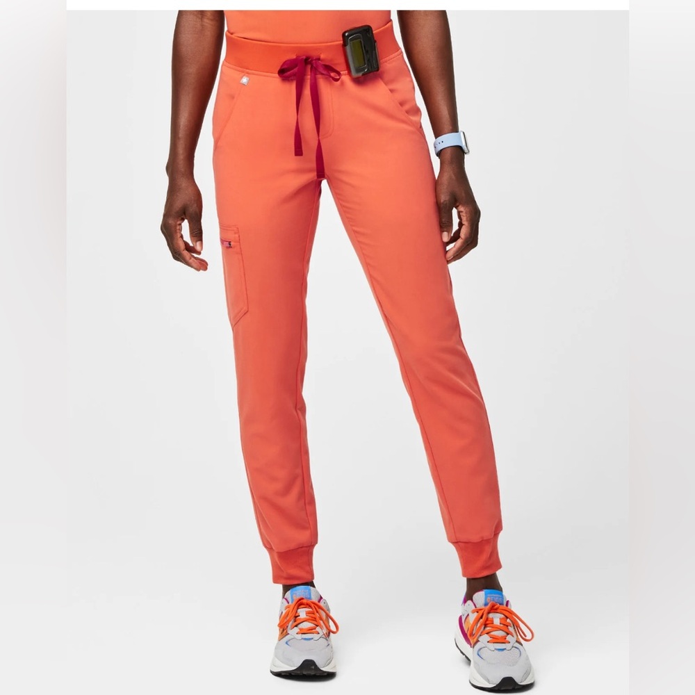 Figs Zamora joggers in sunset orange size XS
